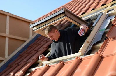 Pose de fenêtres de toit Velux à Allas-Champagne